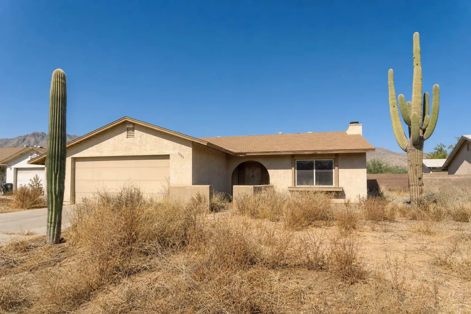 Abandoned house in Arizona desert neighborhood